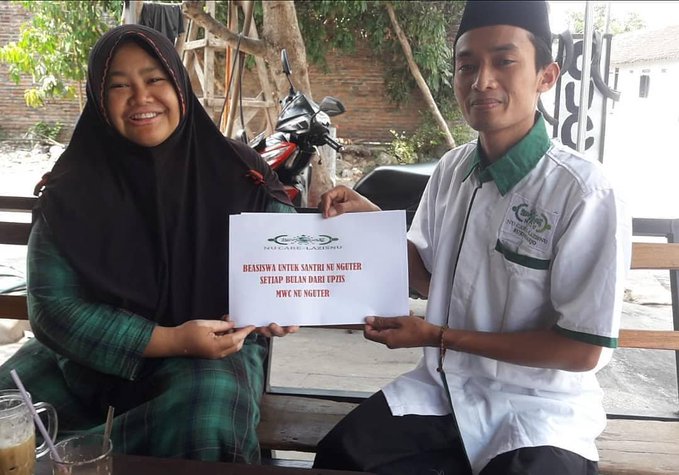Alhamdulillah, #LAZISNU #Sukoharjo telah menyerahkan #Beasiswa #Santri yang rutin diserahkan setiap bulan oleh UPZ MWCNU Nguter guna meringankan beban santri untuk tetap semangat belajar dan mengaji.

#Besantara
#NUCare
#BeasiswaSantri
#Zakat
#Infak
#Sedekah