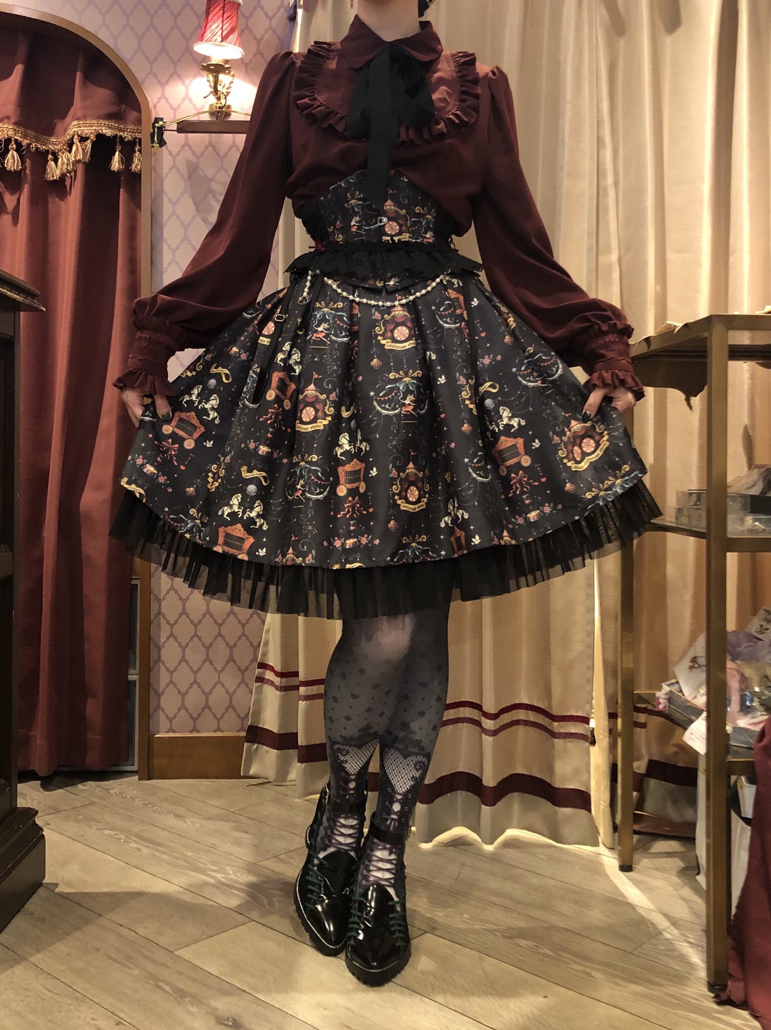 アビエタージュ ラフォーレ原宿店 コーディネート紹介 プチカルナバル 11 10 に向けて ポップなサーカスコーデ シャーロットブラウス Circus コルセット Circus タックスカート Ankle Decoration コルセットタイツ ガーターベルト