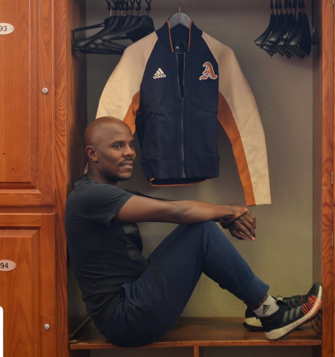 Thomas Mlambo on "In my VRCT Jacket #WeRepresent The Game, Everyday with all my heart ❤ @adidasZA https://t.co/jZSc6q8SdP" /