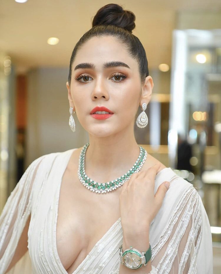 UnderbedDara's tweet photo. ช่วงเปิดอกเปิดใจ บาย อารยา

ใครนะช่างเม้าท์ว่าแม่หน้าอกหย่อน แต่แม่ชมก็ด้อทแคร์ ลงรูปเปิดอกเปิดใจรัวมาก แม่บอกทำตามโจทย์ที่ได้ 

“อยากให้คนมองเพชร เราเคลียร์พื้นที่ให้เพชร ก็ไม่รู้สิแต่ถ้าเราไม่มั่นใจ...เราก็คงไม่ทำ”  เริ่ดดดด 5555 

มองเพชรหรือมองอะไรพูดดดด55555 
#ใต้เตียงดารา https://t.co/OqNth0iVnC