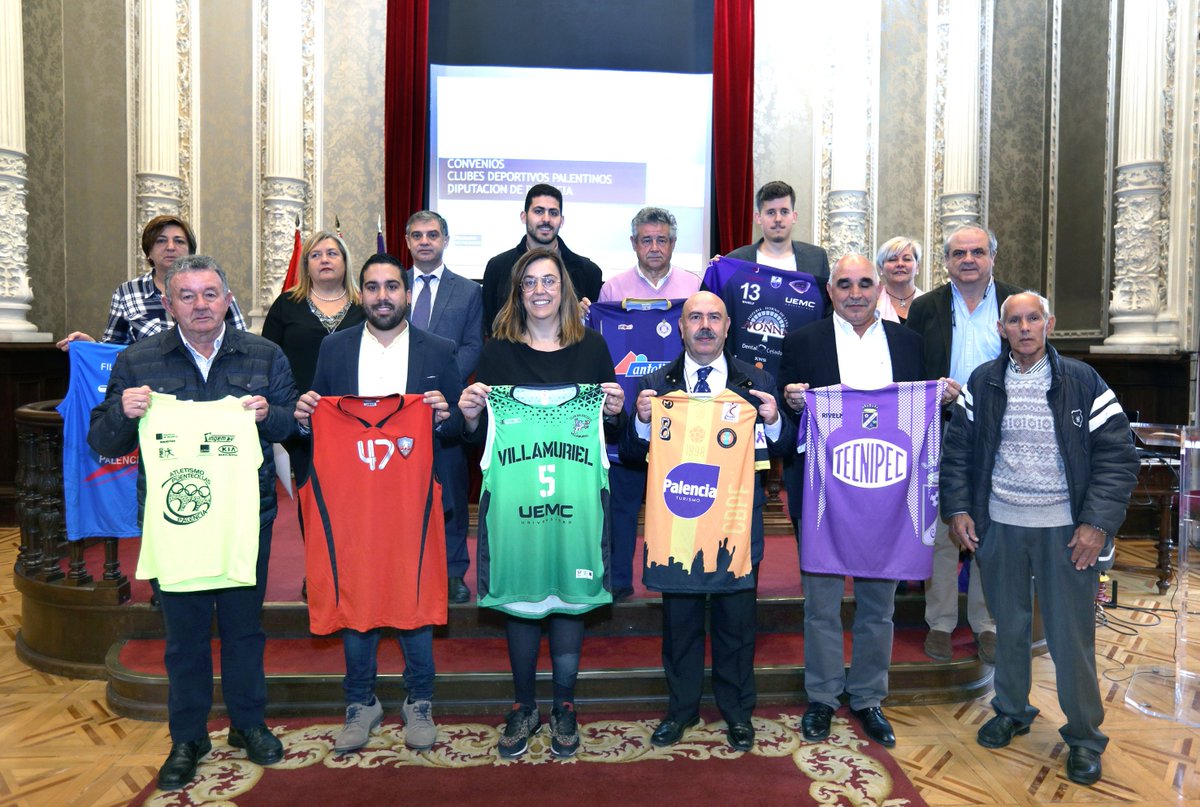 diputacionPalen's tweet photo. 🏀⚽️🥅Uno de nuestros objetivos siempre ha sido la ayuda al #deporte de nuestra provincia, tal y como muestra la firma de los 9 convenios con clubes palentinos de fútbol,atletismo,baloncesto y balonmano que tenía lugar esta mañana en el Palacio Provincial

https://t.co/Y3bkXTZxz7 https://t.co/pOryKEGVBO