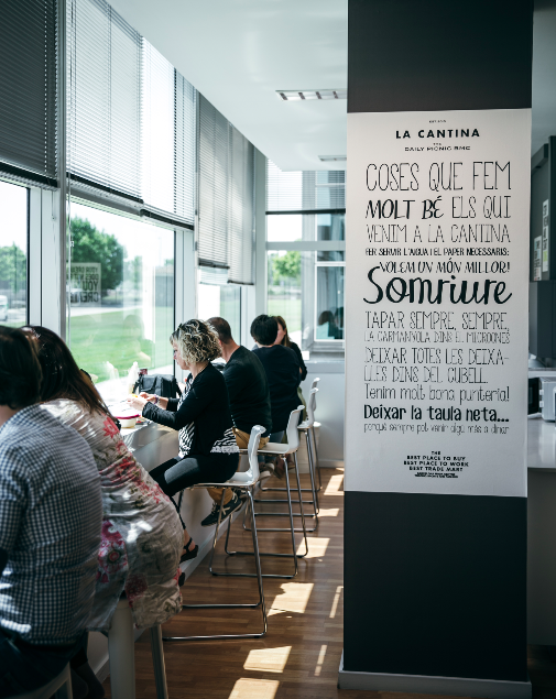 No sabemos cuantas ventanas hay en el BMC... Pero seguro que encuentras una para sentarte a comer 🍽 y disfrutar de las vistas ✨
#businesscenter #negocios #alquiler #alquileroficina #work #trabajo #meeting #myofficetoday #myoffice #workingspace #working #barcelona #santquirze