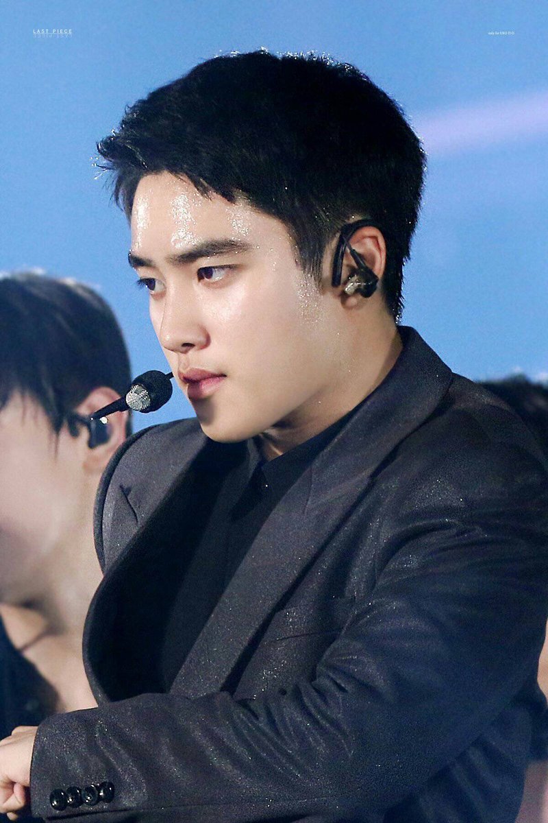 *•.¸♡ 𝐃-𝟒𝟒𝟖 ♡¸.•*All these comeback theories... where are you? COME BACK  I need my Case 12 so baaaaaad  #도경수  #디오  @weareoneEXO