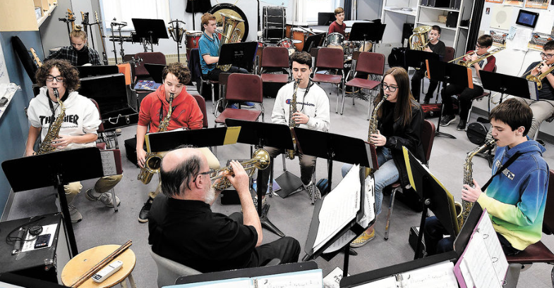 Une école secondaire du Centre-du-Québec est parvenue à faire un bond spectaculaire de 155 places dans le Palmarès du Journal en réaménageant complètement l’horaire des cours, afin de faire plus de place aux passions de ses élèves.
journaldequebec.com/2019/10/26/une…