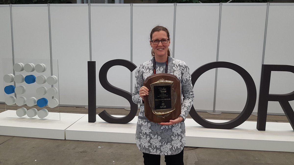 Monica Hernandez from @ScHARRHEDS presented with a big shield at #ISPOREurope for 2019 Value in Health paper of the year. EQ5D 3L vs 5L.