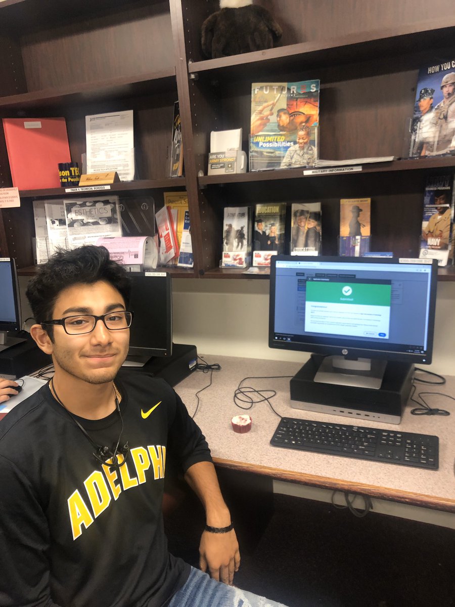 CUFSDHSP's tweet photo. So many WGOCHS seniors have already submitted their college applications!  25% of the graduating class have already submitted! https://t.co/Y8xhYlUCte