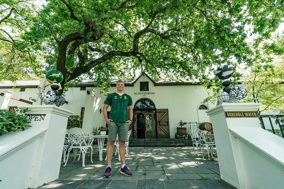 Shiraz_SA's tweet photo. Congrats to @Kloovenburg Wine and Olive Estate owners, Pieter &amp; Annalene du Toit, with their eldest son, Pieter-Steph du Toit being crowned World Rugby’s 15s Player of the Year 2019! 
#SwartlandSecrets #StrongerTogether #MondayMotivation https://t.co/Vlq3GVdjlK