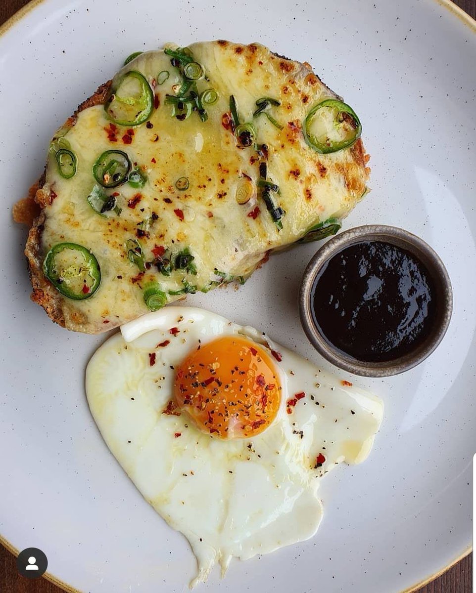 G O O D M O R N I N G ☀️ #NewSpecialAlert from More Bakery #Staveley Chilli Cheese on Toast 🌶🧀🍞🍳 . Melted mature cheddar on our signature sourdough, with green chillies & spring onions, chilli fried egg and @hawksheadrelish black garlic ketchup See you in the queue 👌🙌