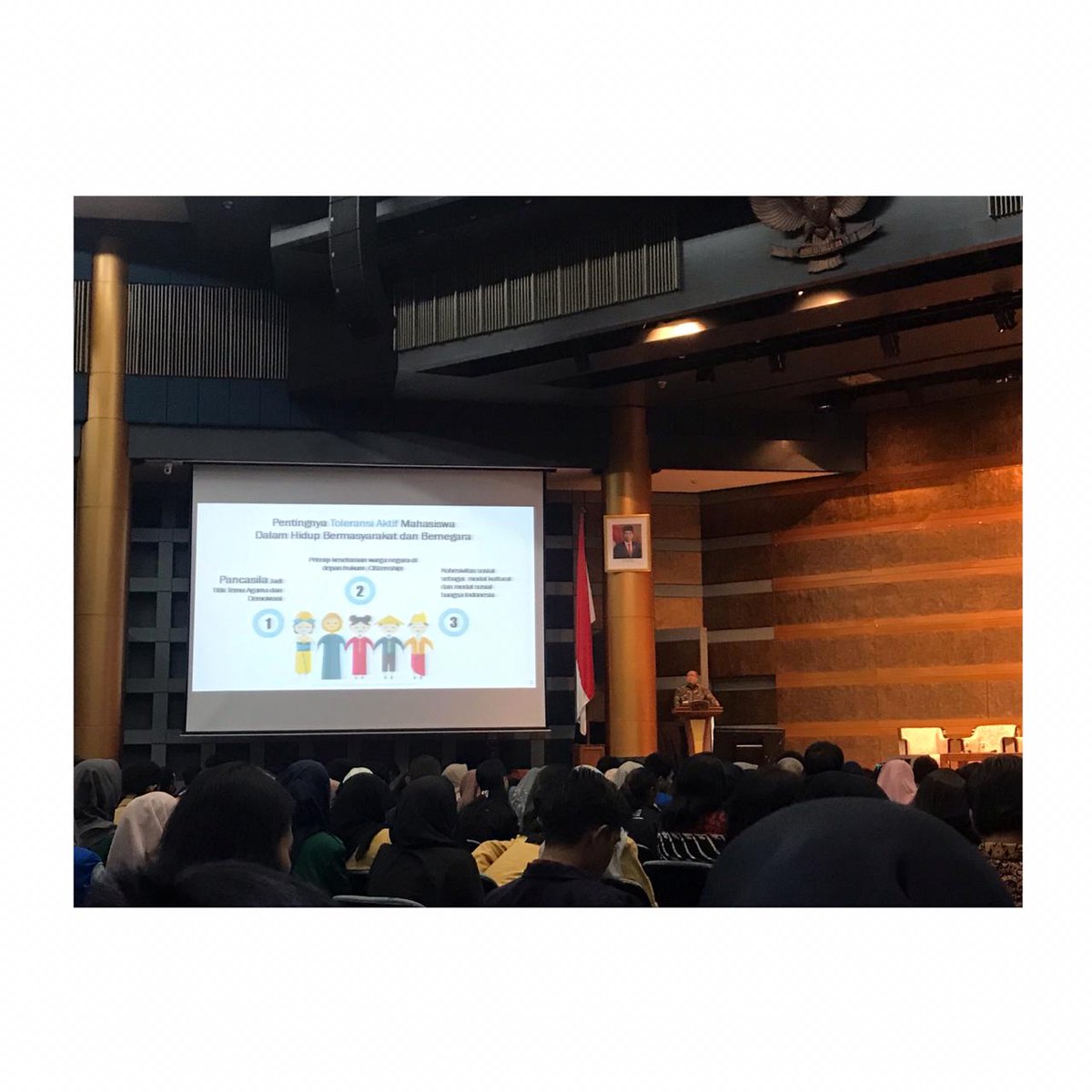 bemjakstik's tweet photo. Dalam acara Presidential Lecturer pada selasa, 29 Oktober 2019 dengan agenda pembekalan pancasila.
Narasumber :
Dewan Pengarah BPIP, Drs. Ahmad Basarah, M.H selaku Wakil Ketua MPR RI 2019-2024

Serta Talkshow panel dengan Tokoh Kebangsaan, Tokoh Masyarakat &amp; Ikon Pancasila. https://t.co/QkorHHoBVm
