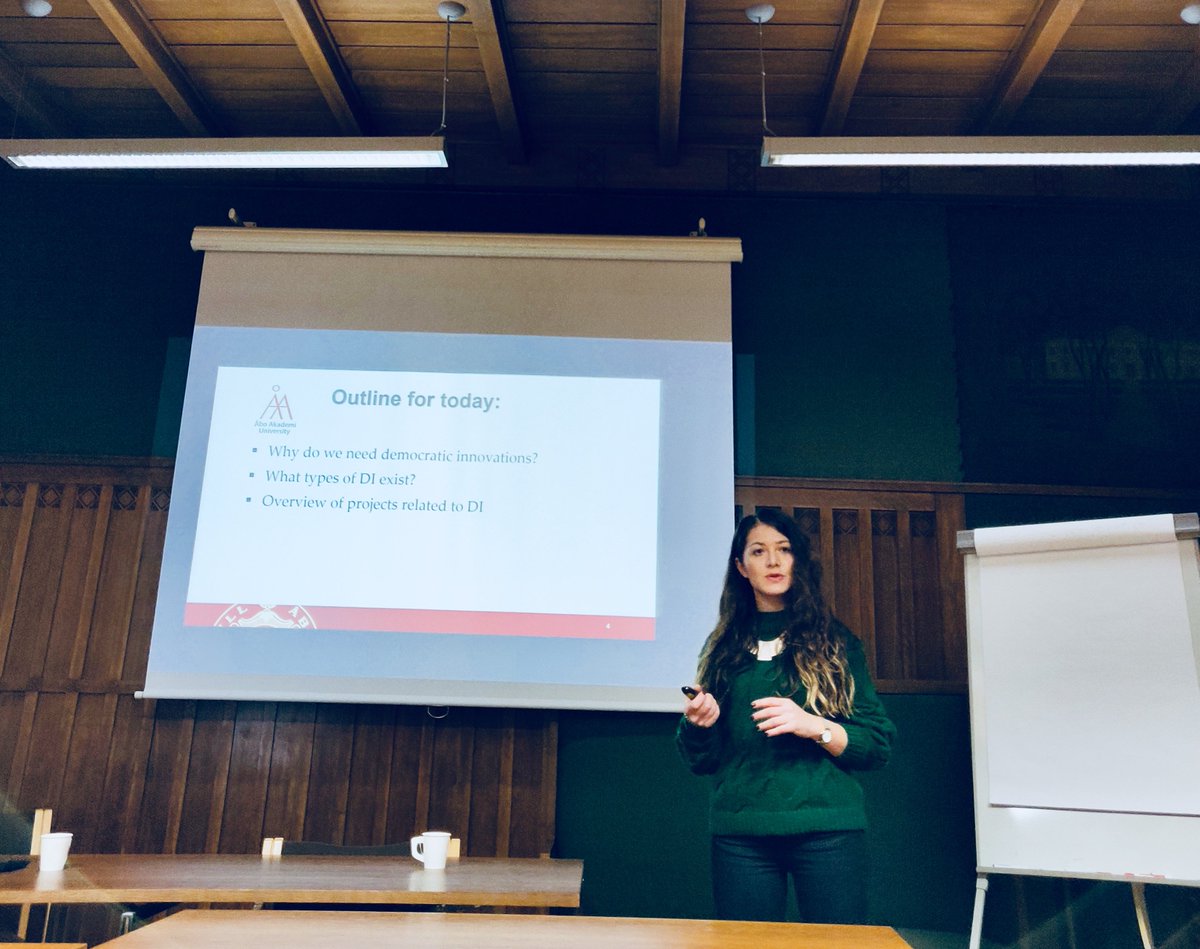 Our PhD candidate @NanuliSilagadze giving a talk on "Future of democracy and democratic innovations" @Alumniföreningen för ÅA samhällsvetare