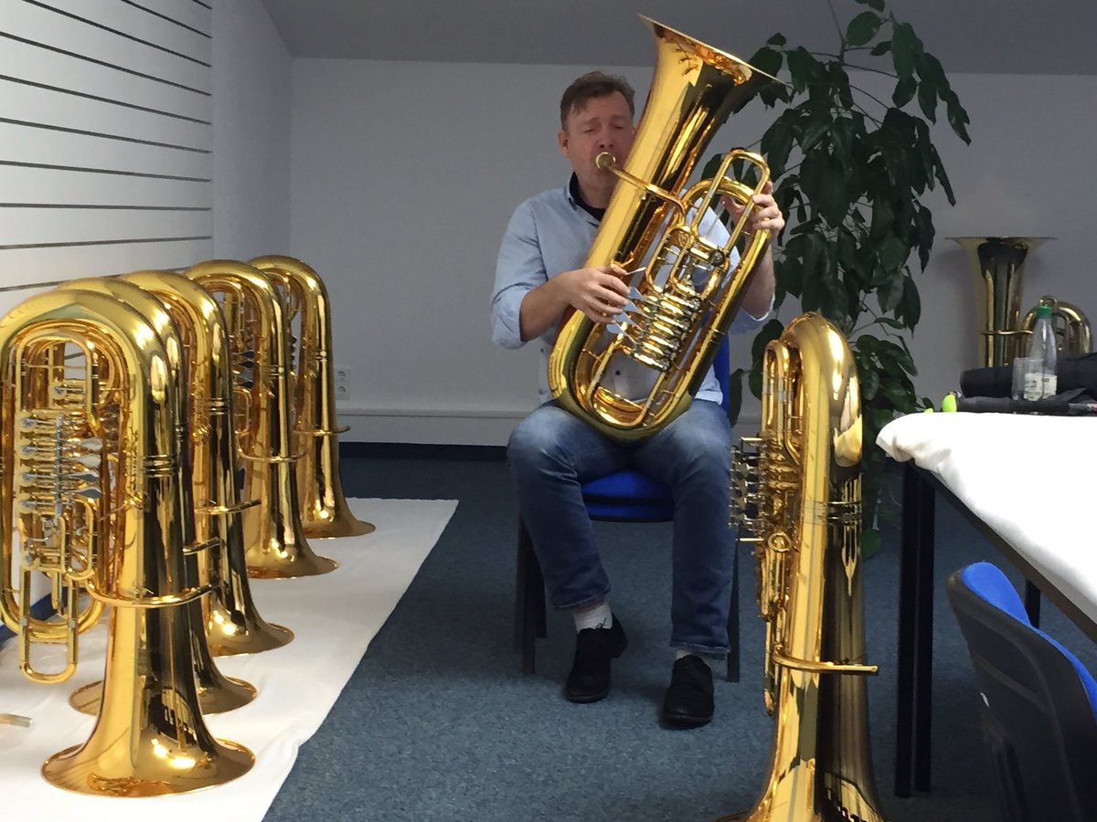 Das ist doch mal ein schöner Anblick, 10x B&amp;S Selected Edition 3100/W und 3099/2/W. Alle Tuben sind wieder hervorragend. Wir sind immer wieder begeistert von diesem reichen Ton, mit dem bereits zahlreiche Vorspiele in renommierten Orchestern gewonnen wurden.
#BundS