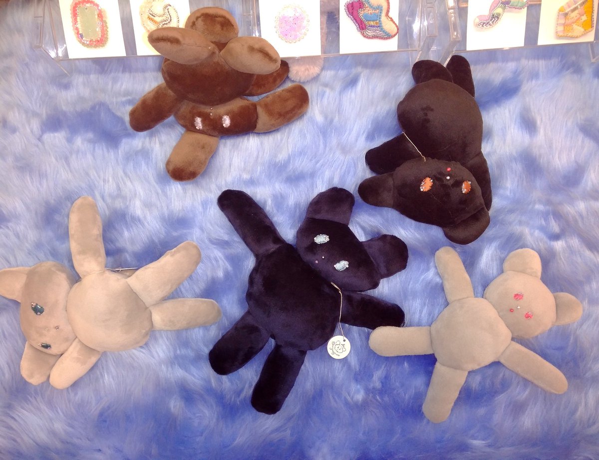 いなべ みのり 明日5日火曜日には17時からオープニングパーティーがあり 私も参加しています お菓子とか食べれるらしいです また 8日金曜日の14時 も在廊しています 札幌駅から徒歩ですぐ着くのでぜひ 超お友達の川尻舜くんも参加してますよ