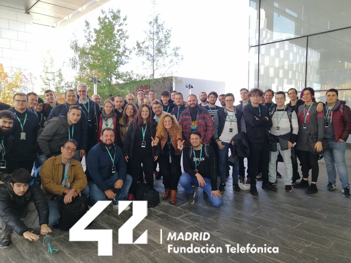 42MadridFTef's tweet image. 🖥️ &lt;LEVEL 1/&gt;
⚡ Tras dos meses de duro trabajo en las piscinas, la primera promoción de #42MadridFTef inaugura hoy el programa educativo que ha llegado para romper los moldes.
¡Empieza el curso! #WeLoveCode 
➡️ 42madrid.com