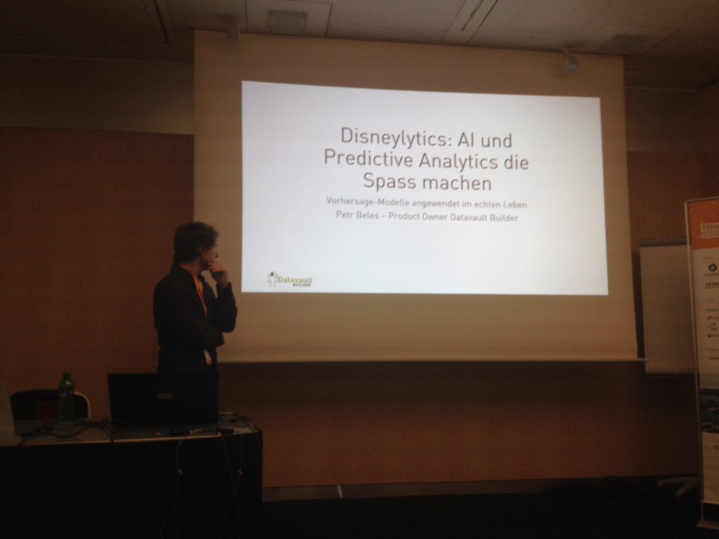 jestatweets's tweet photo. Spannendes Beispiel jetzt am #tdwich 2019 in Zürich. Petr Beles von #datavaultbuilder berichtet über #ai und #predictiveanalytics bei @Disney... #dataanalytics kann somit auch Spass machen... @TDWI_EU @computerworldch https://t.co/e2xuEnbqra
