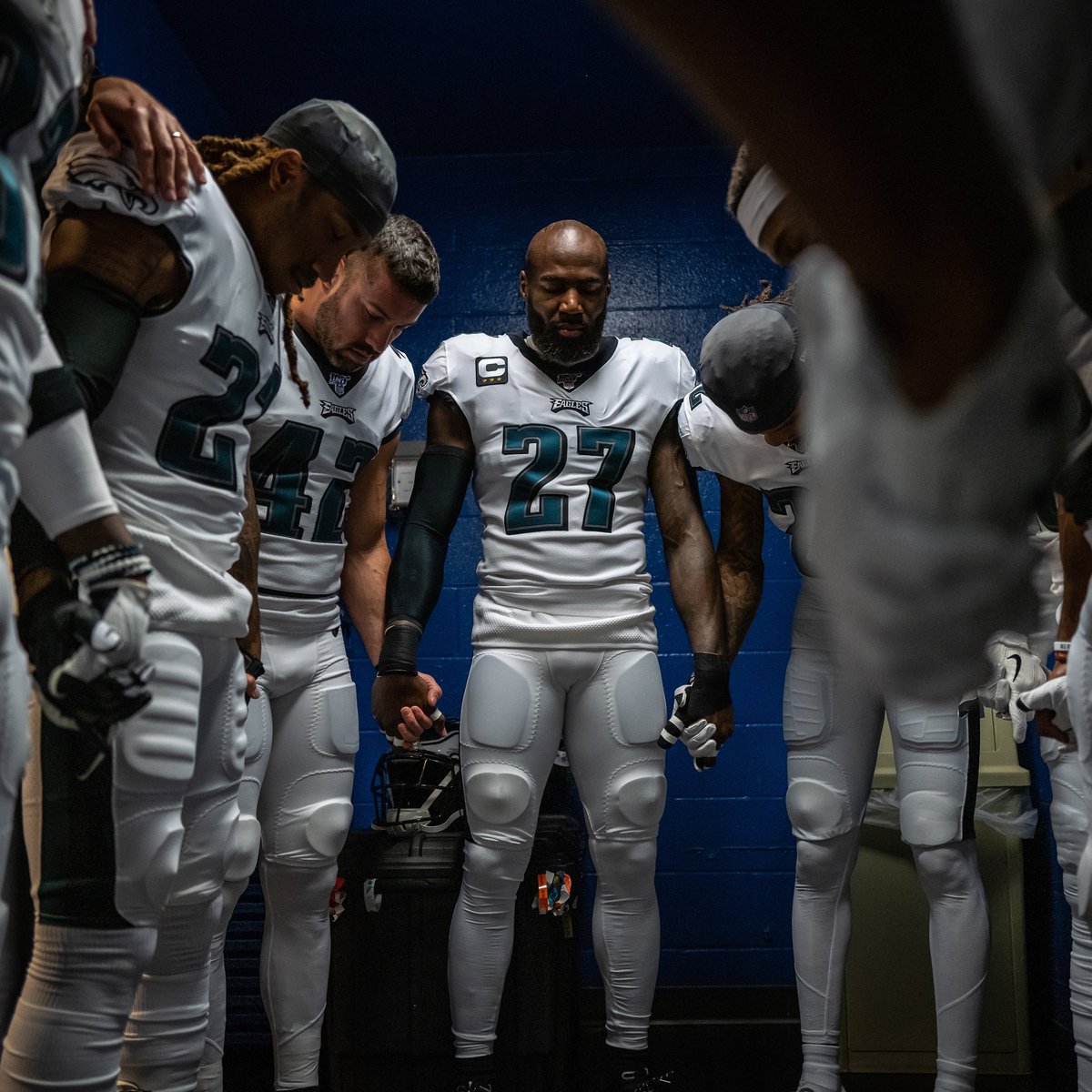 Keep it in our circle with the city behind us . #FlyEaglesFly #Philly