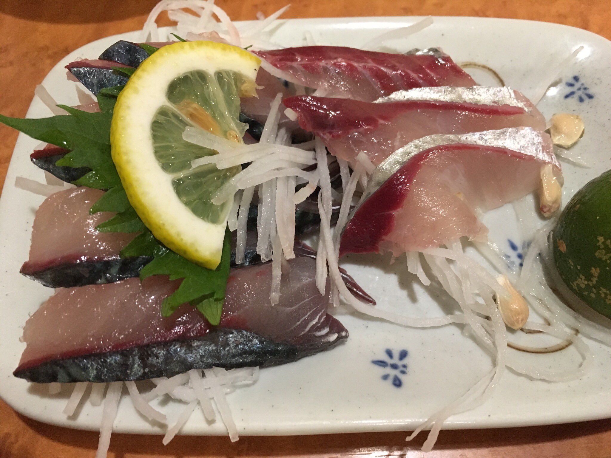 تويتر Eddie E K على تويتر 10 31 木 の夜 久しぶりに外へ飲みに行った なんと2ヶ月以上ぶりだった 清水さば 地元で獲れる大きなゴマサバ の刺身がうまかった 生き〆なので 脂がのってるのにコリコリなの T Co Jqeltegdkn 外飲み 肴 刺身