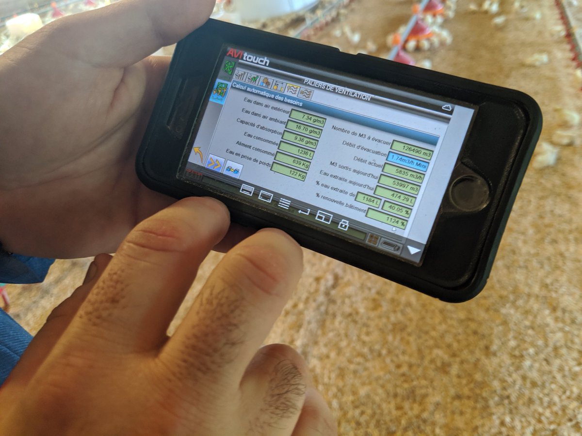 ebothorel's tweet image. Visite de l'exploitation de Mr Labbé. Ambassadeur de #agridemain, David Labbé nourrit 9271 personnes par an, et élève 300.000 poulets/ an.
Le bien être des animaux contrôlé en permanence, apport alimentation avec entre autre ses cultures de blé tendre et de maïs grain. @LaREM_AN