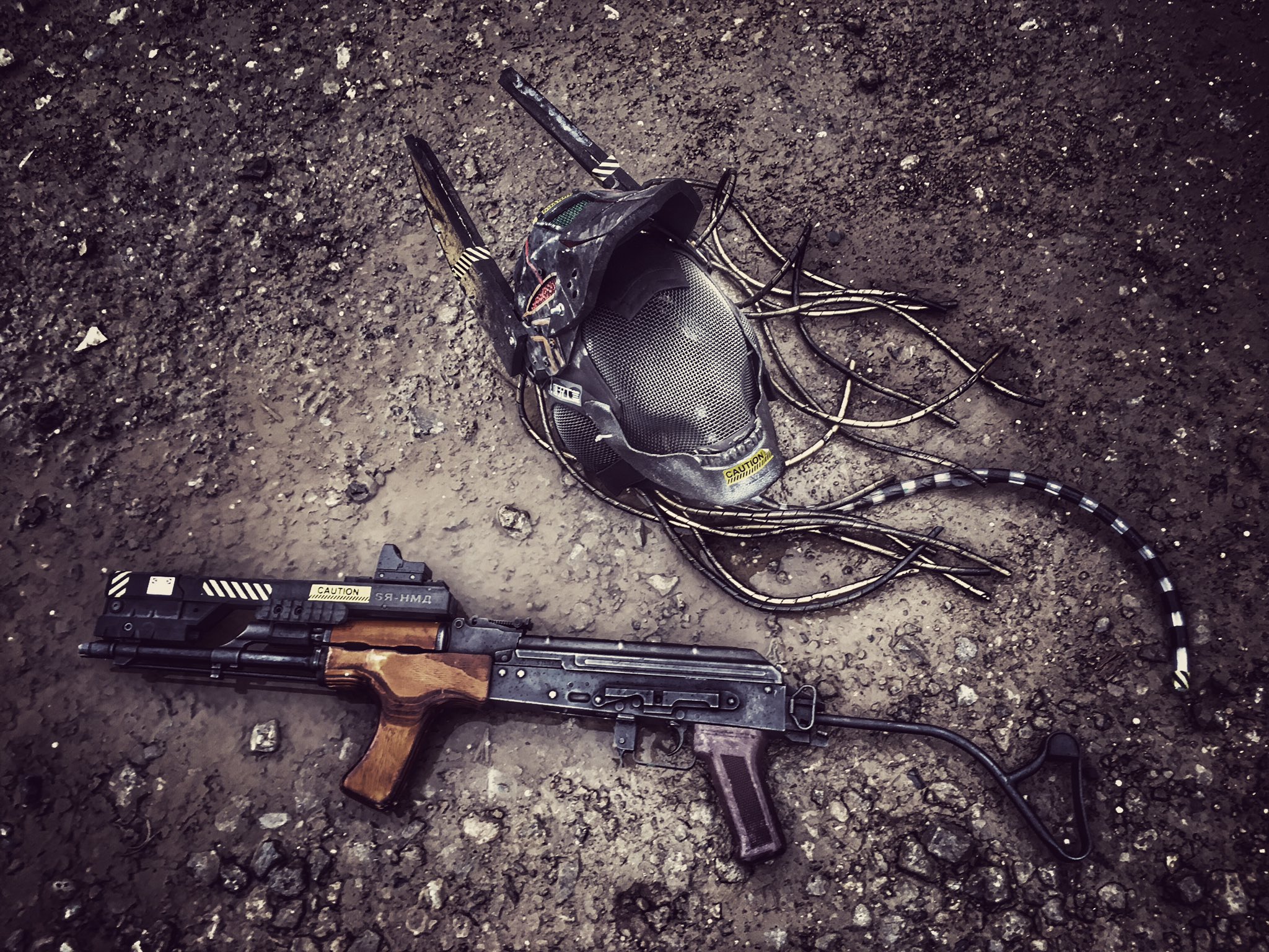 تويتر モロキー イピカイェー على تويتر Armor祭 でいい感じの水たまりが出来ていたので 終末sf風に仕上げたakを水たまりに放り込んでエモい感じにしてみた Anubignis Sf Postapocalyptic 終末装備 T Co Yxdohouizn