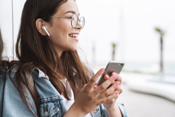 QwiqrFeedback's tweet photo. “It’s personal, it really feels like my teacher is talking to me.”

Students love hearing your voice, Audio feedback is personal and highly effective.

Discover how to give our students better audio feedback at https://t.co/uhg1vrQ8Nc https://t.co/leKcwQxJCq