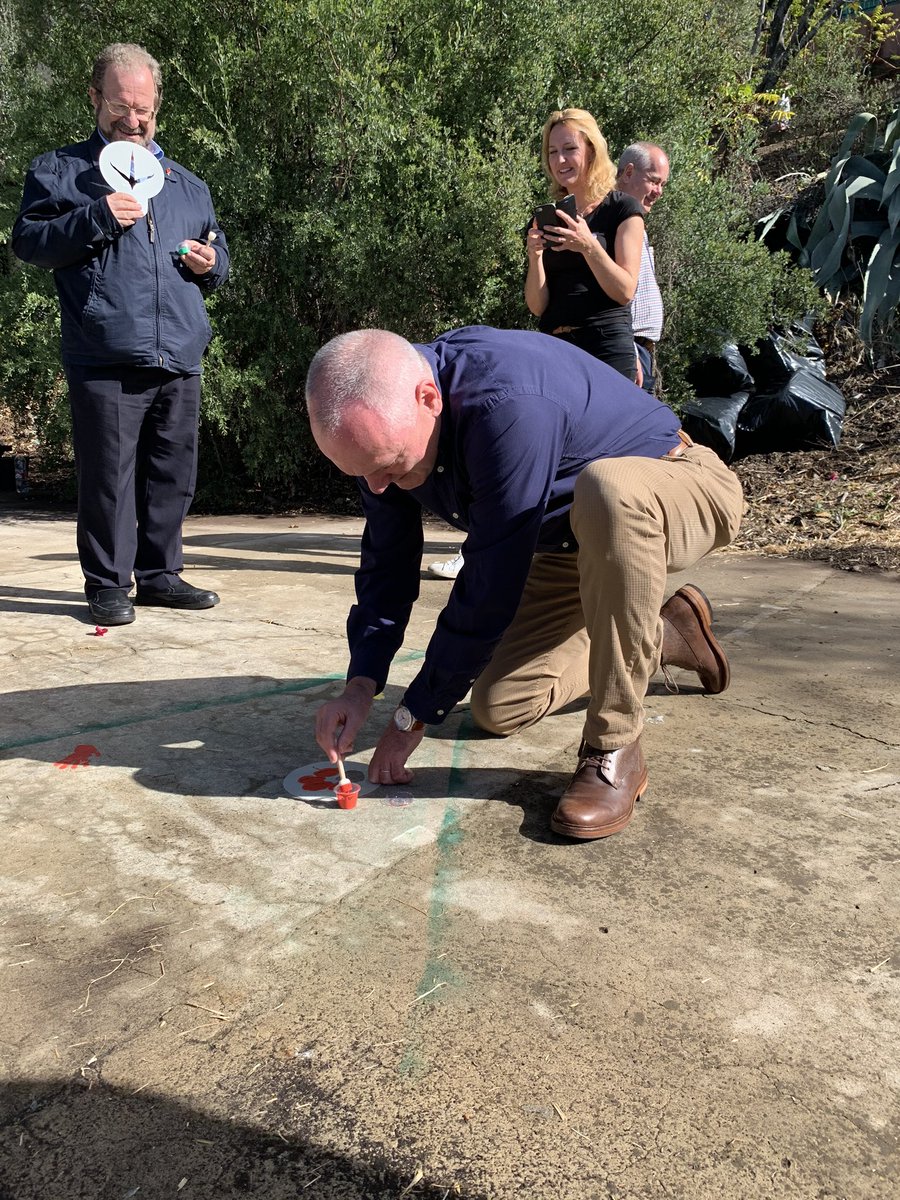 Yesterday the @AwcpPark launched the Pharah Footprints campaign which aims to create more awareness for endangered species. Minister @cortes_john and His Excellency the Governor @Convent_Gib were the first to make their footprints. #pharahfoundation #gibraltar #endangeredspecies