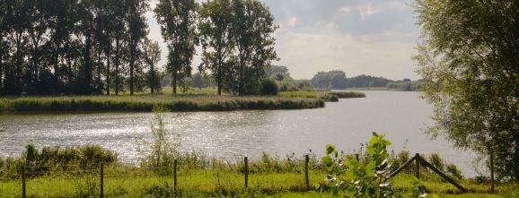 gemeenteBeveren's tweet photo. In #Kieldrecht starten #baggerwerken in de #GroteGeule. Er zal weinig of geen hinder zijn voor omwonenden. Het geruimde slib zal langs de oever uitwateren en ten vroegste in de zomer 2020 afgevoerd worden. https://t.co/D3Du1NalSp