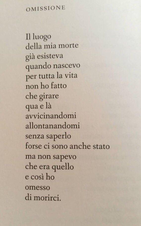 Il luogo
della mia morte
già esisteva
quando nascevo
per tutta la vita
non ho fatto
che girare
qua e là
avvicinandomi
allontanandomi
senza saperlo
forse ci sono anche stato
ma non sapevo
che era quello
e così ho omesso
di morirci.
Poesie-Alberto Moravia #LeggoMoravia #SalaLettura