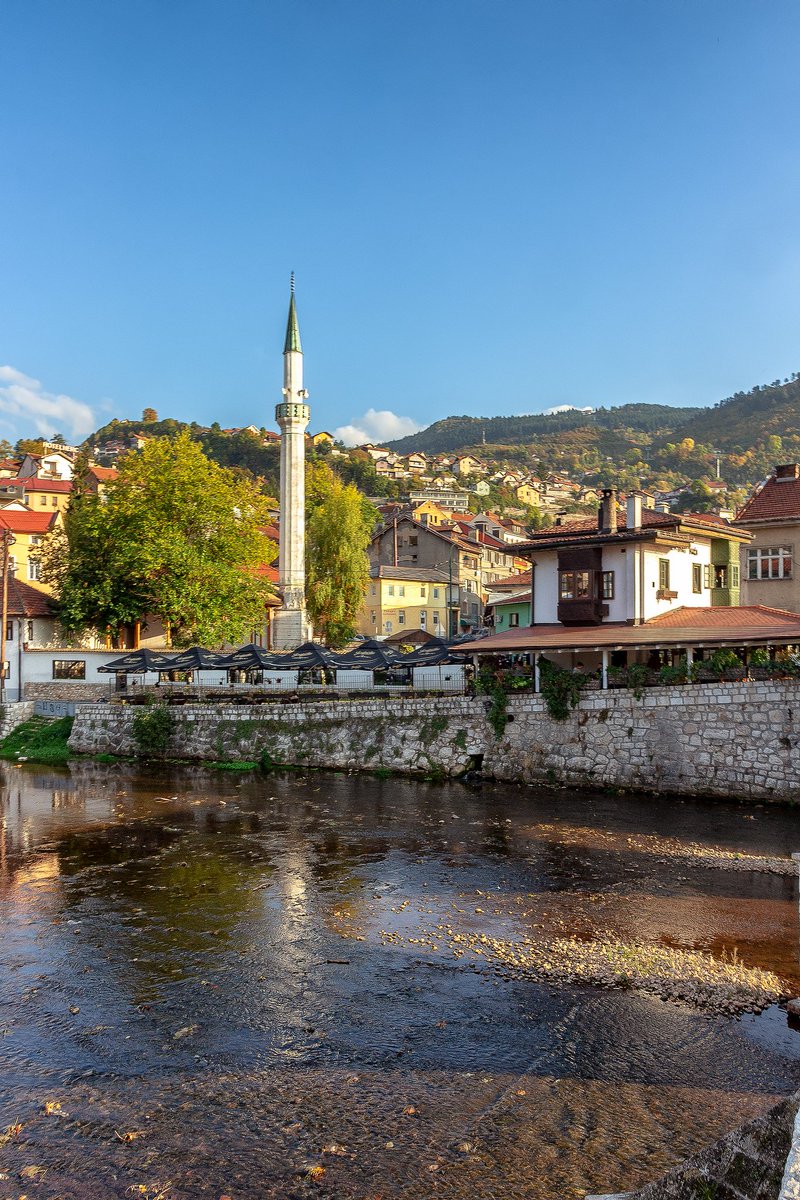 Inizio questo racconto sul mio viaggio in #Bosnia in punta di piedi, sperando di catturare la vostra attenzione. Ringrazio <a href="/FLYBOSNIA_/">FLYBOSNIA</a> ✈ 🇧🇦 per avermi dato l'occasione di visitare questa splendida terra. Da. novembre sarà attivo un volo diretto bisettimanale Roma-Sarajevo.