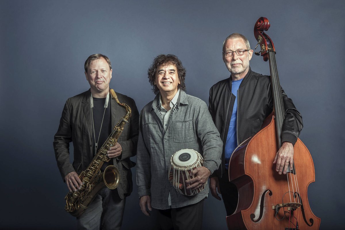 STMLuigiBarbara's tweet photo. Domani, martedì 5 novembre, si apre Jazz 'n Fall:
con il Cross Currents Trio formato da Dave Holland, Chris Potter e Zakir Hussain
https://t.co/51ExLHnbwQ
#JazzNFall #Jazz #5Novembre #DaveHolland #ChrisPotter #ZakirHussain #CrossCurrentsTrio #EditionReconrds #GoodHope #Pescara https://t.co/3EKX92l9Uq