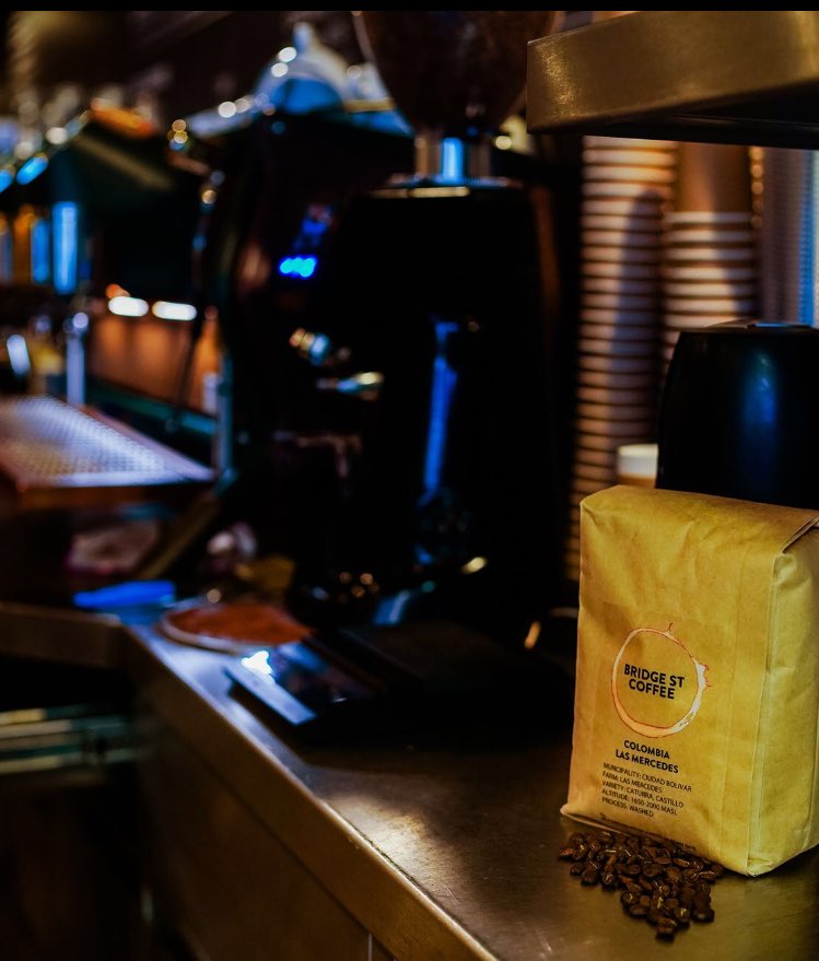 We roast our own coffee beans 🙌🏻 for the best coffee around town, not sure? Try it for yourself, sit in or takeaway! #Coffee #CoffeeFix #Chester #ChesterIndependents #CoffeeHouse #MondayMotivation