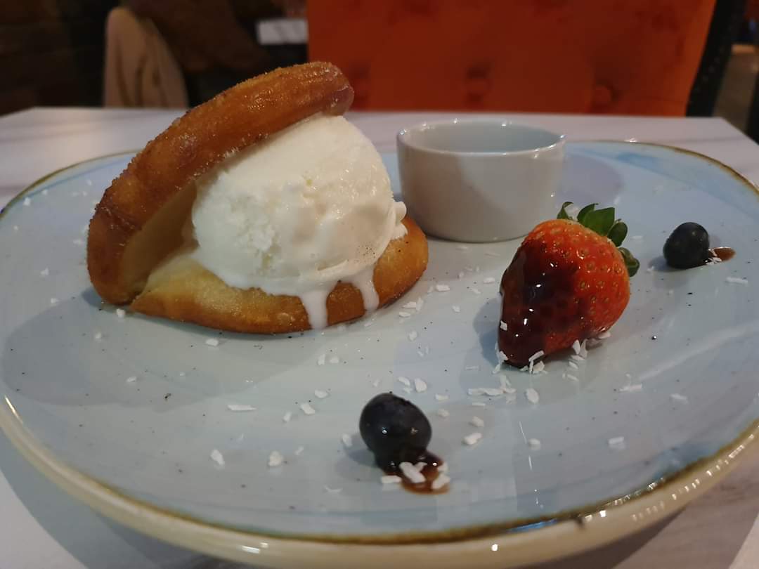 TheFunKitchen's tweet image. Fried BAO Bun Rolled in Cinnamon Sugar stuffed with Vanilla Ice Cream, Sprinkled with Coconut &amp;amp; served with a melted Chocolate dipping pot 🔥🦁 #AMBERFunKitchen #Chester #AMBERChester #AMBER