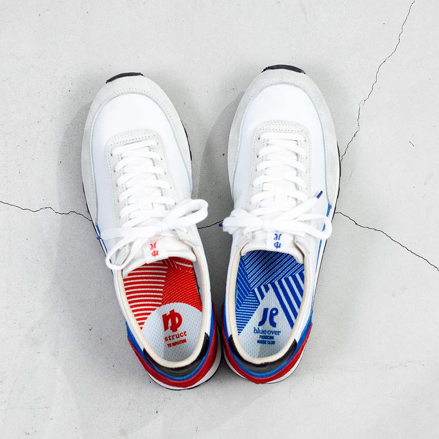 Struct By Blueover ゆパ限定グッズ クラシカルなランニングスニーカーに現代的な機能を取り入れたshorty Trにゆパ限定カラーが登場 トリコロールの好配色 左右非対称グラフィックのインソール タグの裏には出演者の名前まで入った特別な一足 さらに