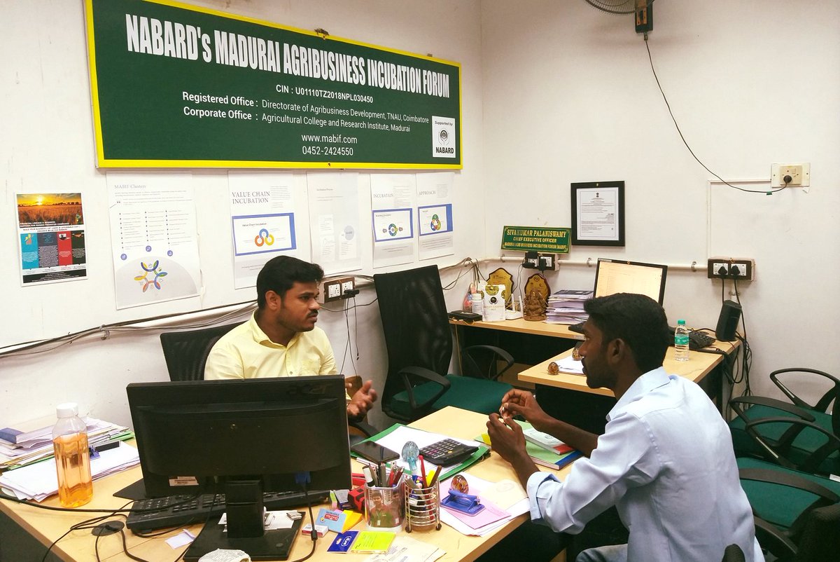NABARD_MABIF's tweet photo. Rural Youth Farmer from Melur, Madurai visited MABIF to explore the opportunities and Seeking guidance for the export of his agricultural produce.

#MABIF #NABARD

@sivakumarsachin @Guru_Agri  @Ganeshmanick95  @jayagobi24 https://t.co/sOkKBCOp1D