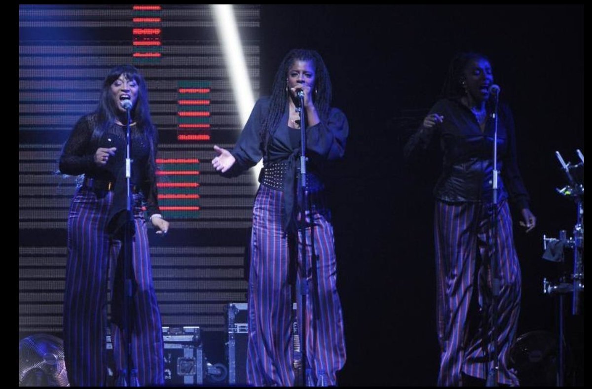 JamiroquaiFanss's tweet photo. #jamiroquai
🔘The ladies
#HazelFernandes
@ValerieEtienne
@AnnaRoss33
#jamgirls https://t.co/DmpmDGHv6I