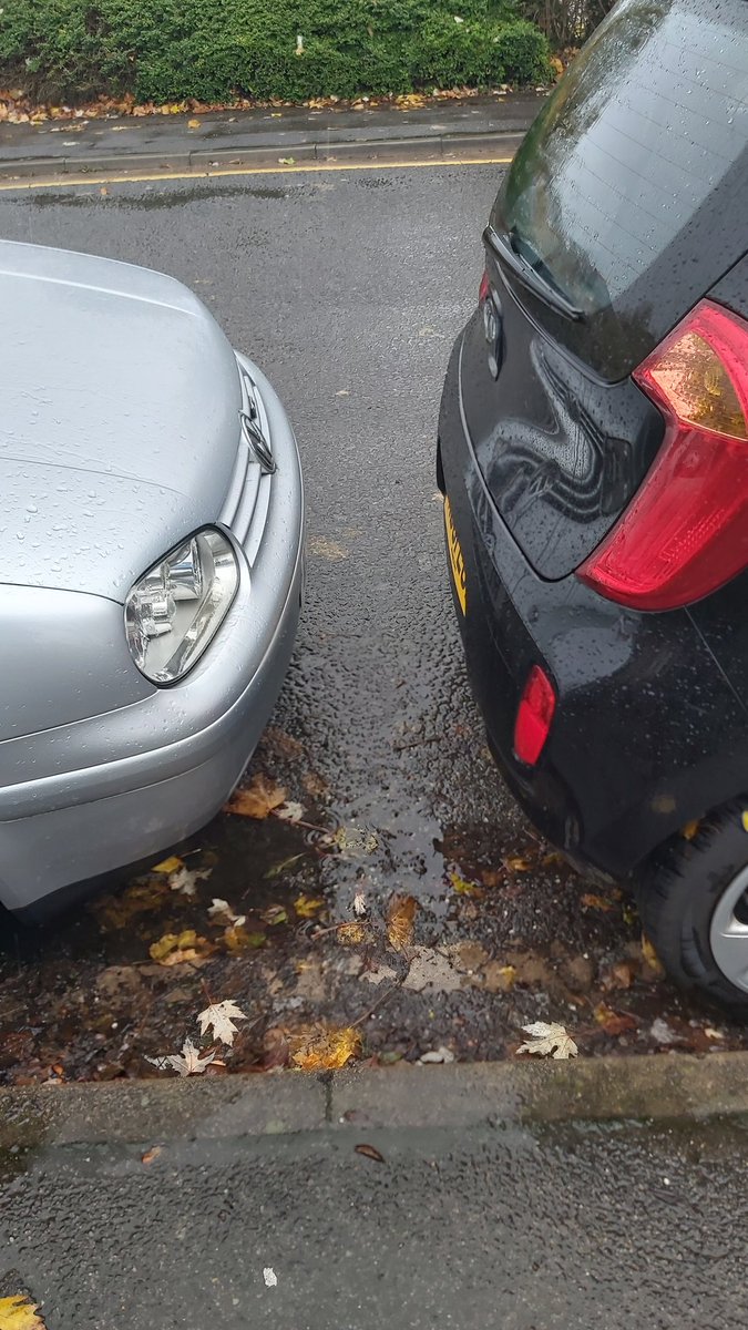 JADTaylor's tweet photo. Not saying I'm the world's best parallel parker, but c'mon. That's got to be a personal best🚗🚙🚗🥇🎉😎 https://t.co/e2ZG4f3Zzp