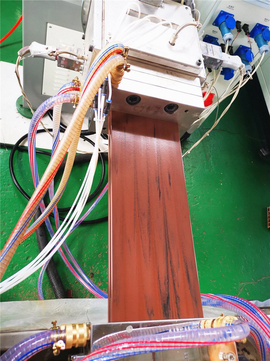 tongsanmachine's tweet image. low cost by recycled PP/PE material
max.70% wood pwder
high capacity:150-240kg/h
easy operate with reasonable design #wpcDeckingMachine #woodPlasticMachine #wpcExtrusionMachine #wpcDeckingExtrusion #wpcProfileMachine