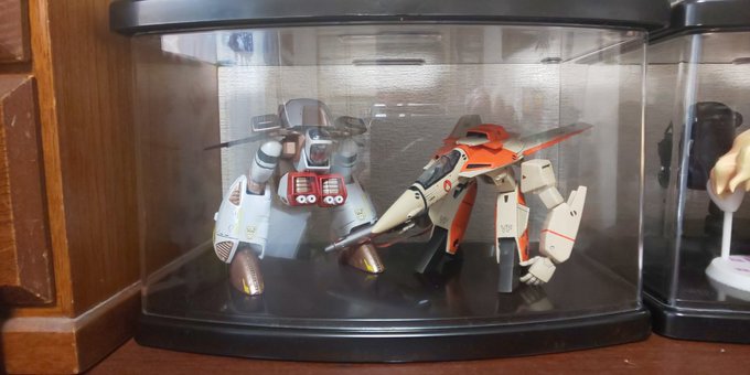 ショーケースにフィギュアやガンプラを おすすめケースや飾り方は 讃岐うどんを食べつくす 香川県民つばきのブログ