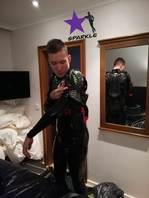 Making myself ready for a nice play session is always so much fun, looking in the mirror and thinking