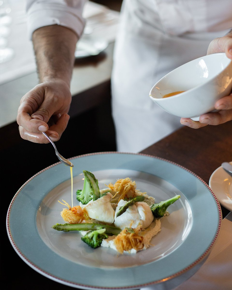 Un must de noviembre: probar el nuevo Menú Mar &amp; Tierra. Una cena 5 pasos con maridaje sugerido - Costa &amp; Pampa - Trapiche - con los mejores sabores de nuestro mar y de nuestra tierra. Encontralo hasta fin de mes en Rëd Resto &amp; Lounge. Reservas: 57767676 / red@hotelmadero.com