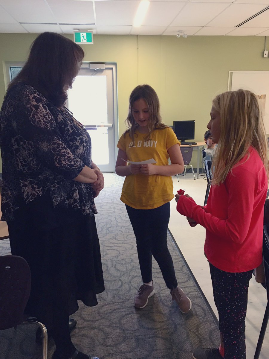 Mme_Delcourt's tweet photo. Merci et Miigwech à Algonquin Elder Monique Manatch & Kareena Butler for joining us @KanataHighlands to facilitate a circle discussion about Treaties! We enjoyed hearing the stories and the opportunity to learn from your knowledge #khps #TreatiesRecognitionWeek #ocdsb https://t.co/P5wF6CqjHi
