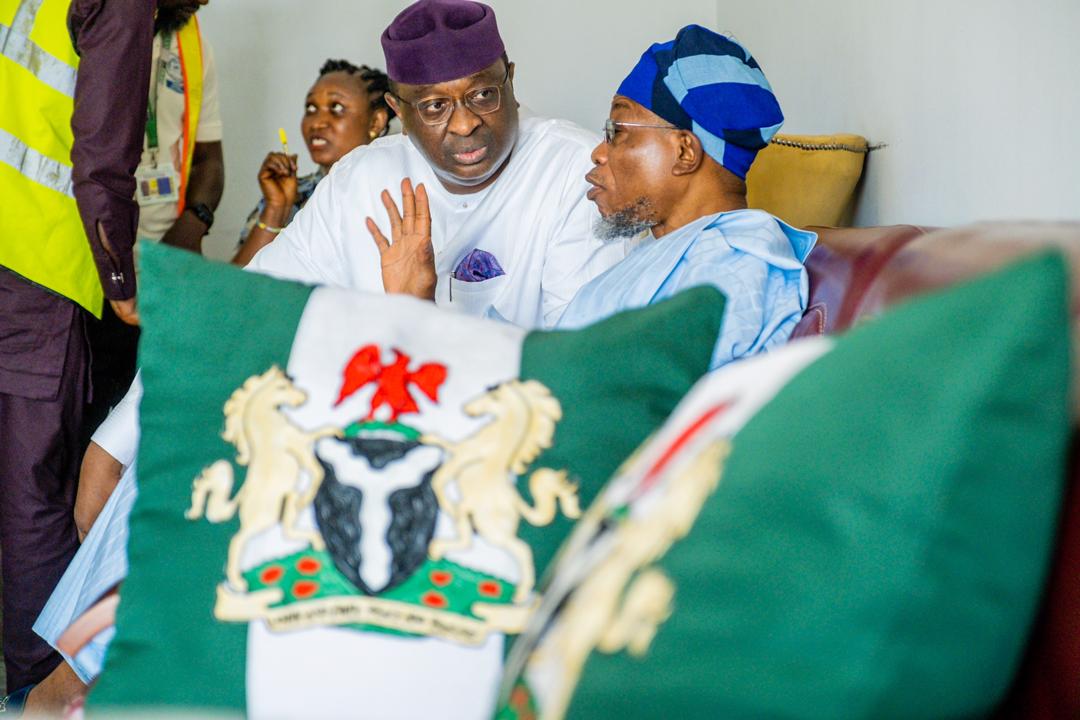 Talking to the HM for Interior <a href="/raufaregbesola/">Rauf Aregbesola</a> on the border closure, pleading with him about the effect of it on my people. Reassured, border remains open 6am to 6pm for legal business but not for
Illegal activities. All said, it was a good meeting.