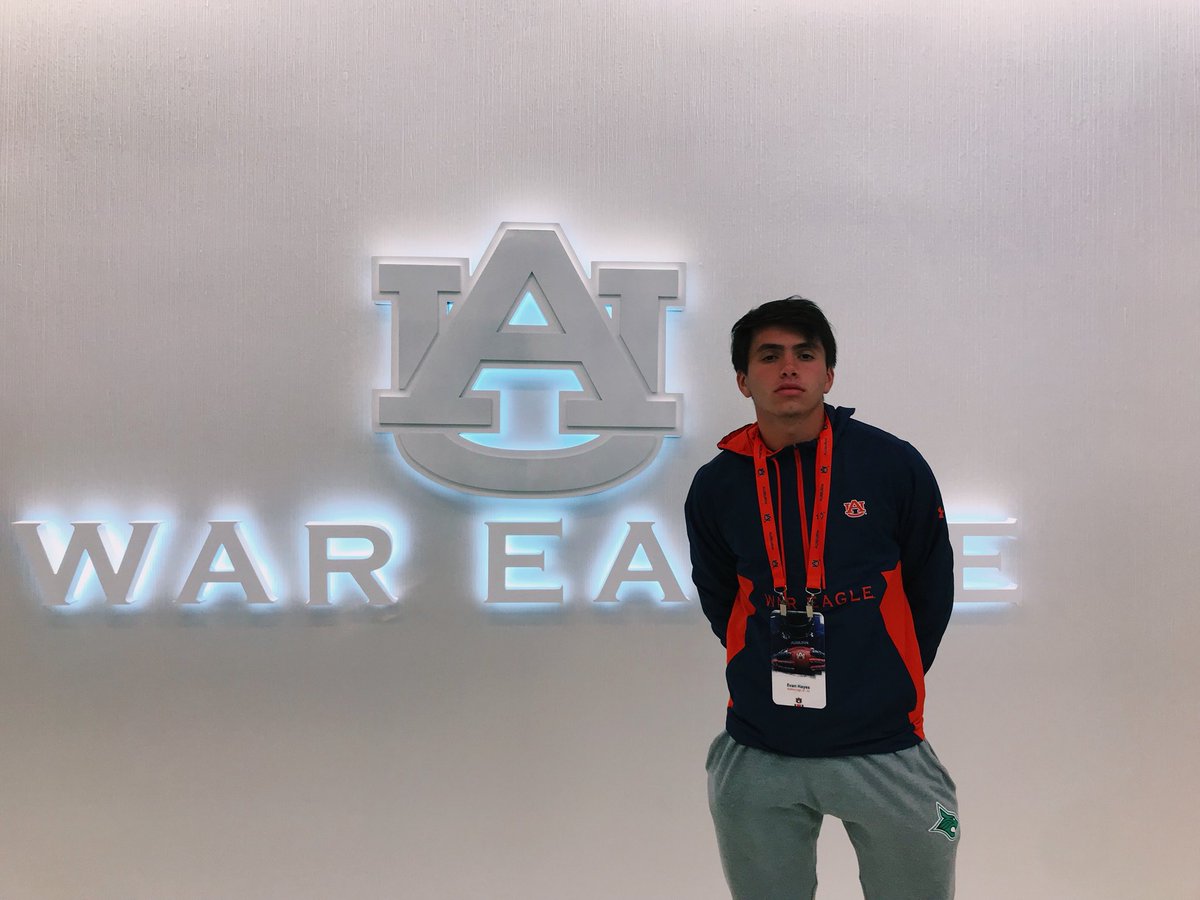 evandhayes's tweet photo. Auburn vs Ole Miss game was insane❕Thanks for having me down @CoachWilliams_7 🦅 #WarEagle @ITATJason @JLeeAURivals https://t.co/0cT9LinHJJ