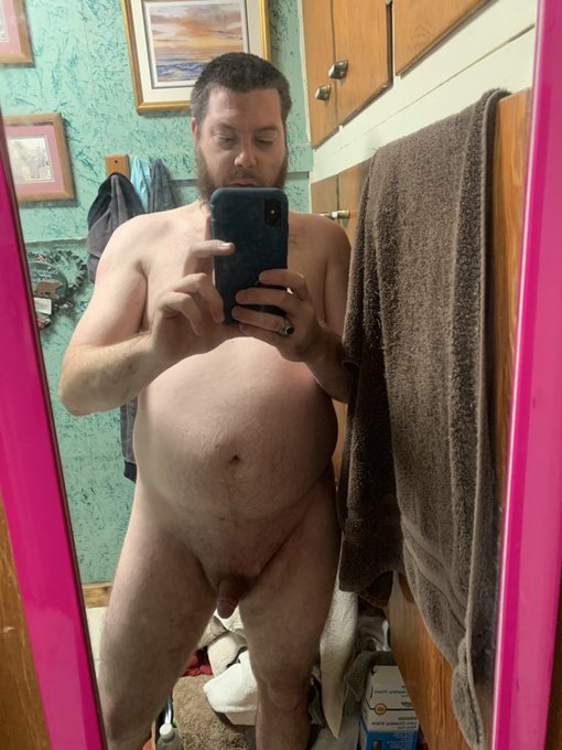 Me naked in the bathroom https://t.co/LBelnkihSg