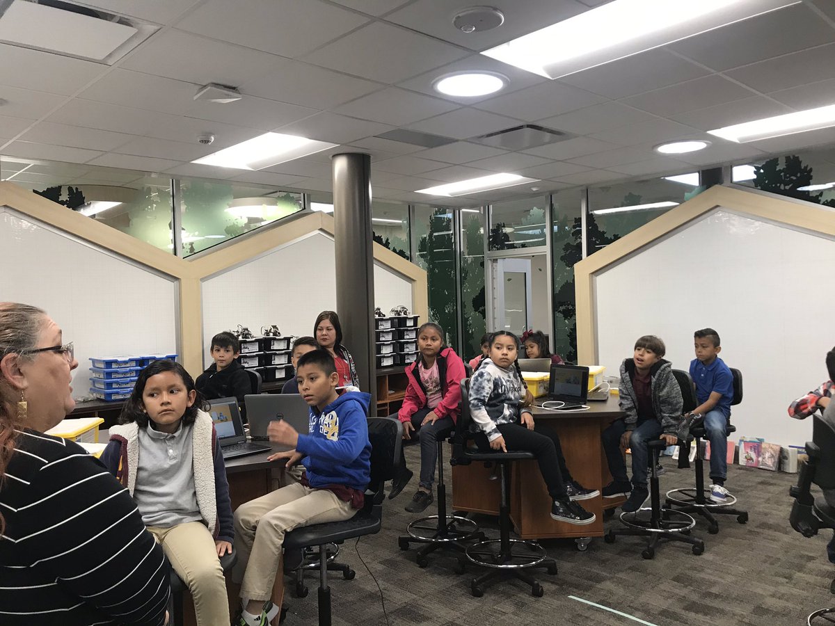 PUSDEdTech's tweet image. @WashingtonPUSD students Beta testing for the first time in the US with @LEGO_Education Spike Prime robotic kits. @CaliRobotGirl @jenwags1 @PUSDMrsPalmer #learningrobotics @scratch