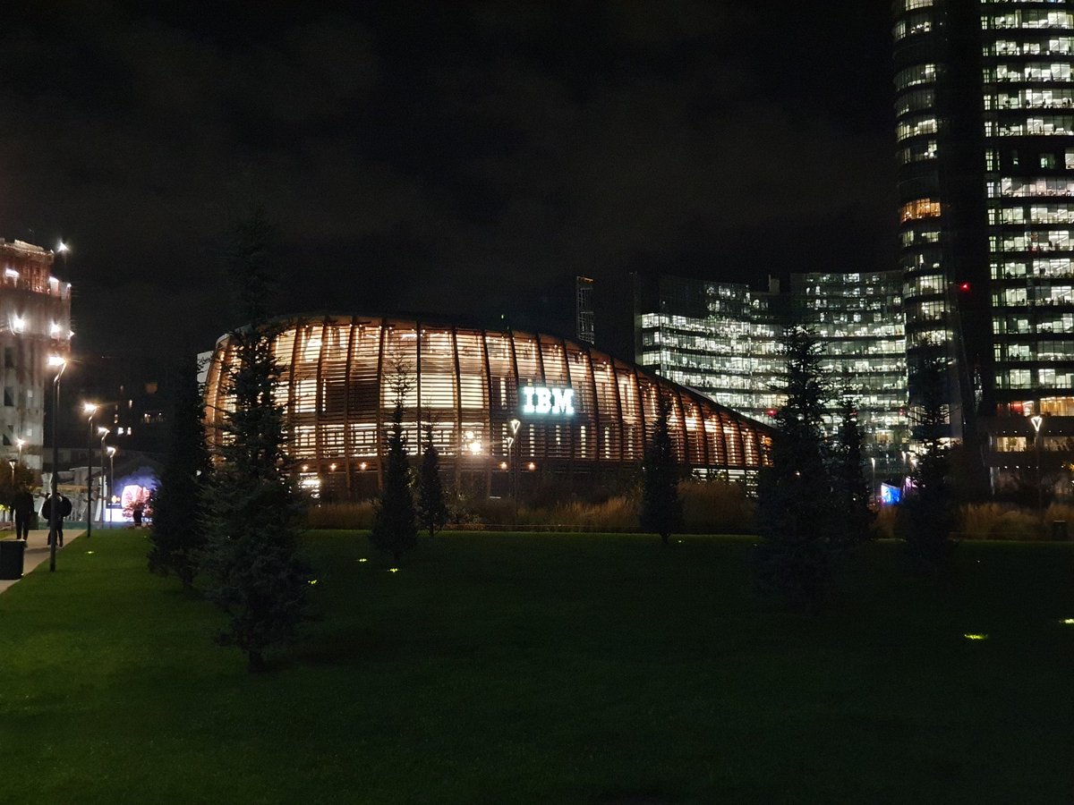 grazianig's tweet image. Milano by night #IBMStudios #Milan @IBM @obrikki @ErminiaN #Milano