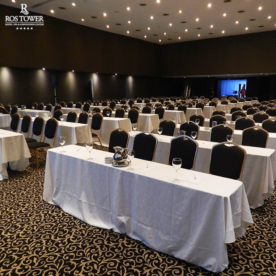 El centro de convenciones es nuestra marca personal, deslumbra a nuestras visitas por sus dimensiones, elegancia y comodidad, ofreciendo una capacidad simultánea de 3000 personas. 🙌🏻💼
El estilo que te mereces, para un día especial! ✨
.
Más información
👨🏻‍💻 bit.ly/2NVNoY9