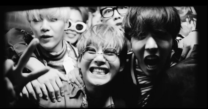 SP1D3RPUNK8's tweet photo. 𝗕𝗧𝗦! 𝗧𝗘𝗥𝗥𝗢𝗥 𝗔𝗨 

com a chegada das férias, um grupo de amigos resolve passar alguns dias numa mansão. eles só não imaginavam que a viagem que deveria ser relaxante se transformaria num pesadelo https://t.co/wwZu8lm89M