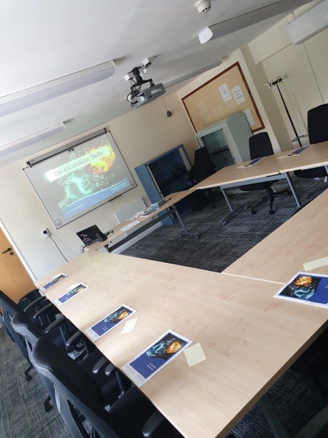 WiltsLearning's tweet photo. 👉All set up for this afternoons De-escalation course in #Salisbury! This #course is for front line staff to explore #challenging behaviour and also promotes the ability to resolve #conflict through interpersonal #skills rather than force.👌 #LiveWorkLearn #WiltsTraining https://t.co/aYAqRtgfvq