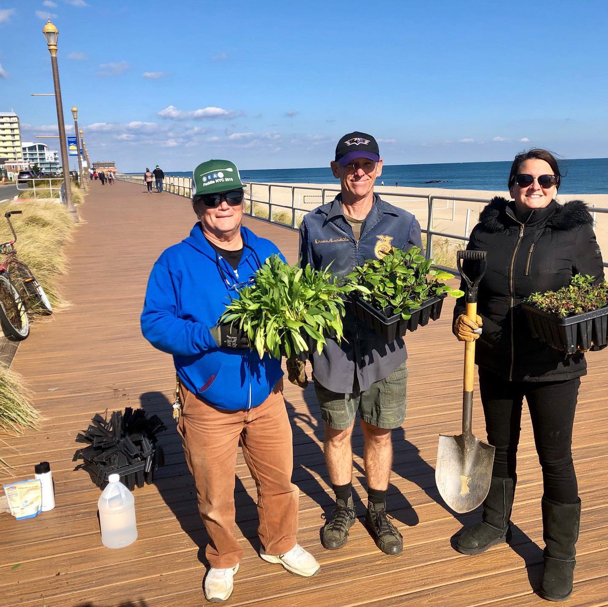 LongBranchEC's tweet image. 🌿 It was a beautiful autumn day for planting flowers among the beach grass! With the grant we were awarded from ANJEC, we wanted to add more color to the very green landscape along the boardwalk. Keep an eye out next summer for the lovely native flowers. #LiveGreen #LBEC #LB