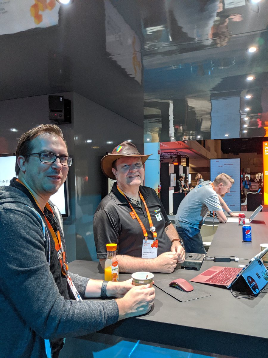 chris_noring's tweet image. You need help with anything #microsoft #MicrosoftIgnite2019 Come to #DebugBar at #Theater6 @hboelman @LBugnion @slace
