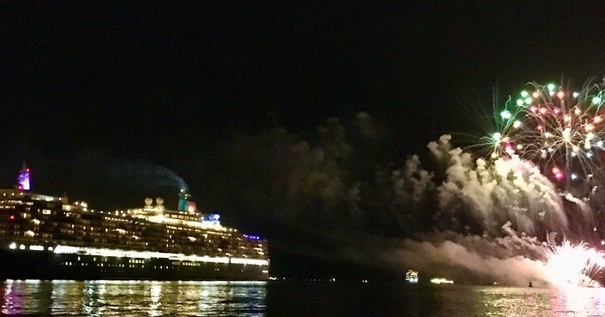 A sight to behold in Southampton Water last night, the Queen Elizabeth setting sail to a backdrop of fireworks <a href="/cunardline/">cunardline</a>